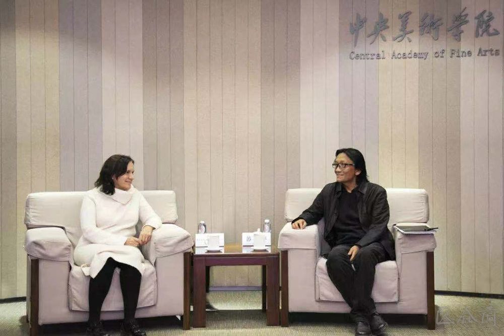 Professor Su Xinping communicated with Professor Elena Blanch.jpg