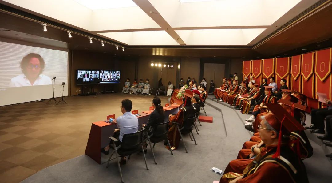 14 Xu Bing, Director of the CAFA Academic Committee, announced the list of “First Step Award.”.jpg