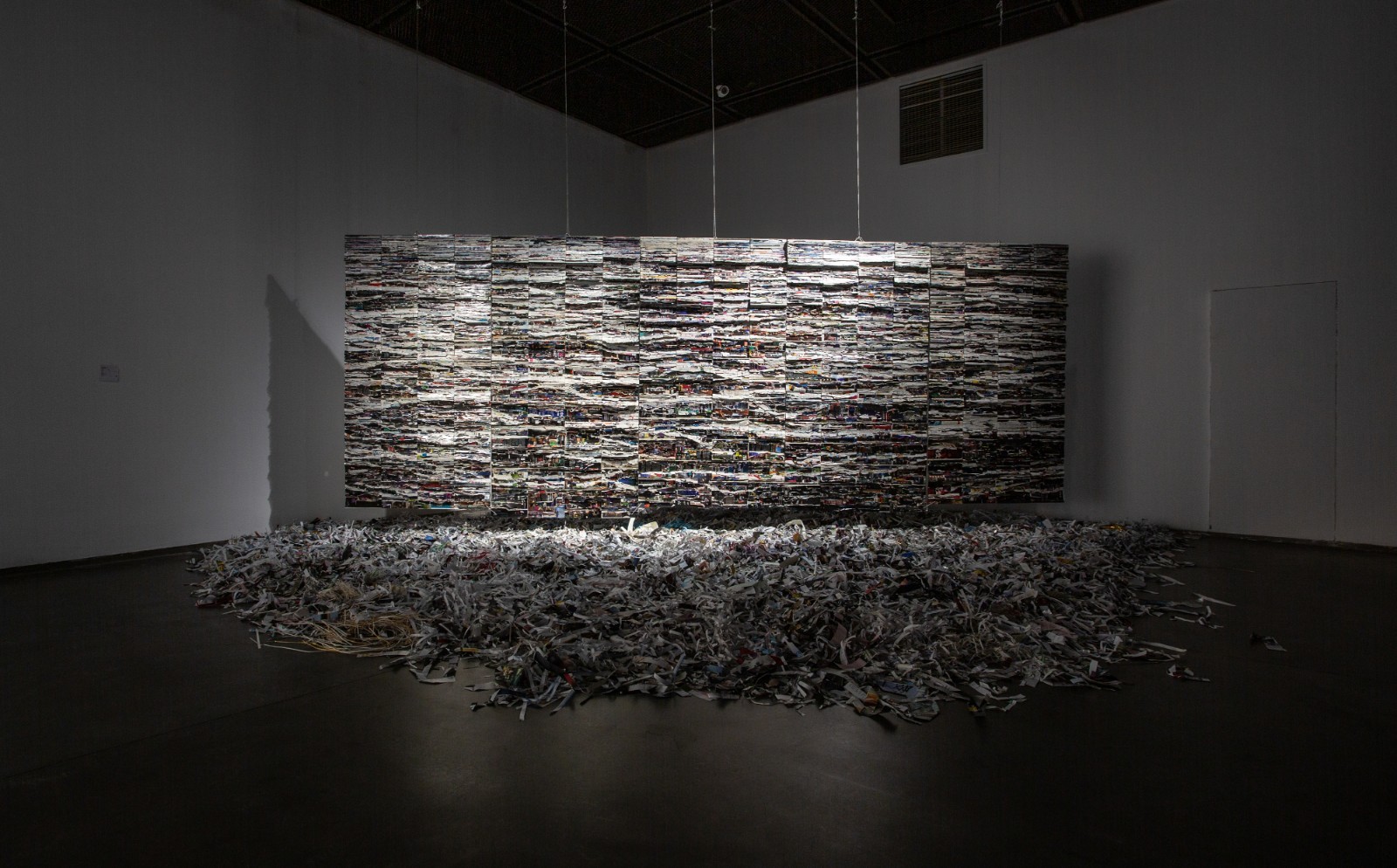 10 “The Danube”, Li Qiang, magazines, books, 550× 215cm, 2017.jpg