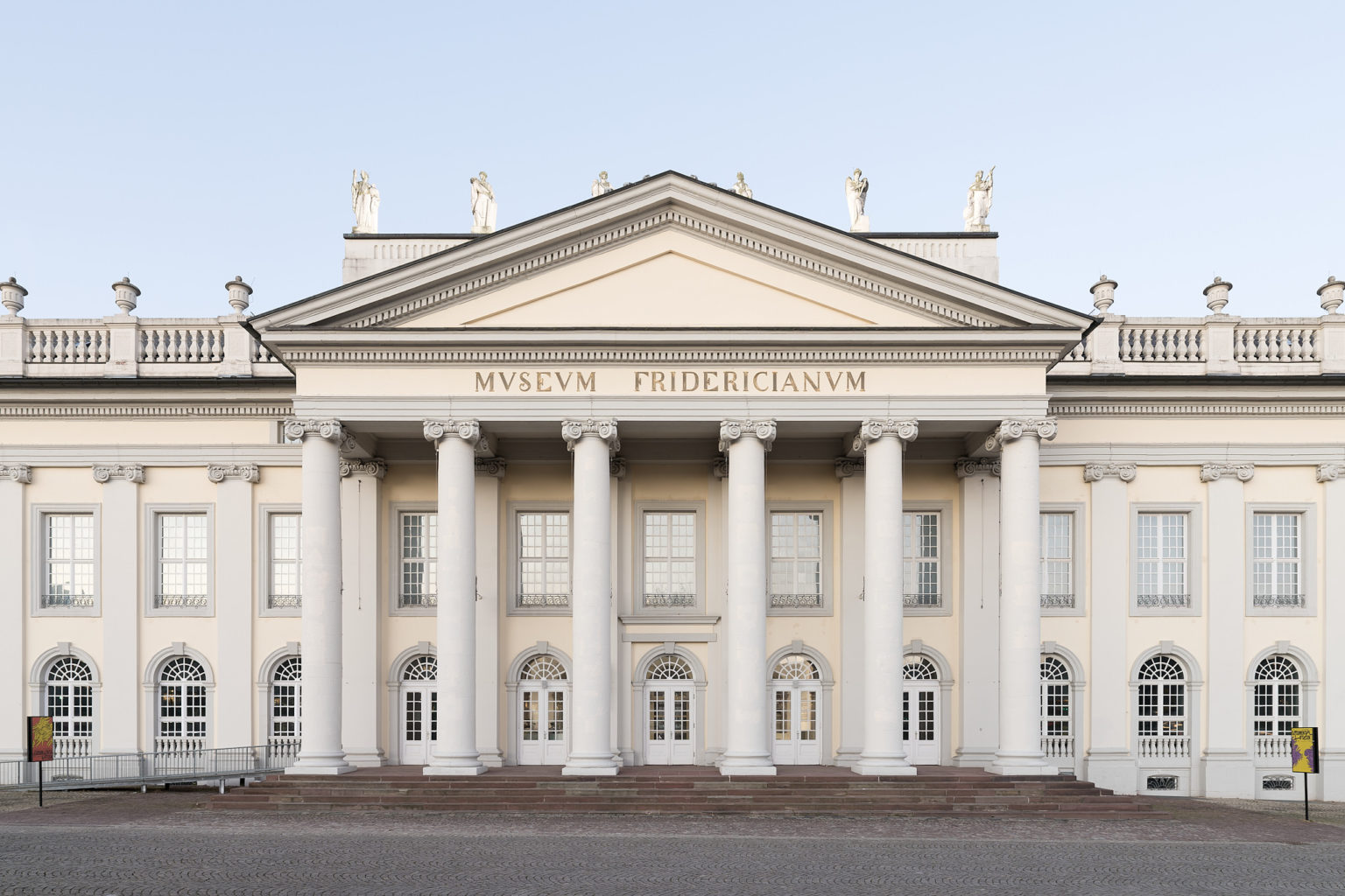 d-15_Fridericianum_Portikus_©_Nicolas_Wefers_JPEG-Qualitaet-90_-1536x1024.jpeg