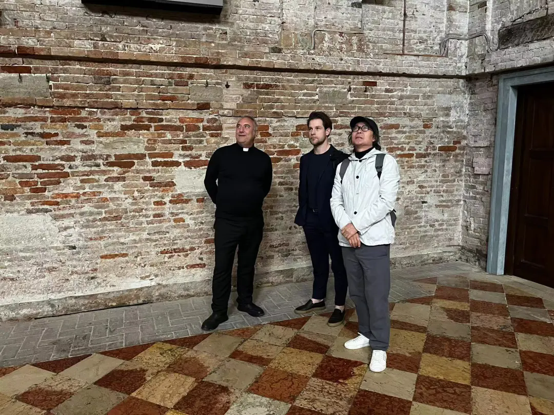 8 Bishop Don Caputo, architect Andrea Nalesso and artist Xu Bing visited the space for the exhibition.png