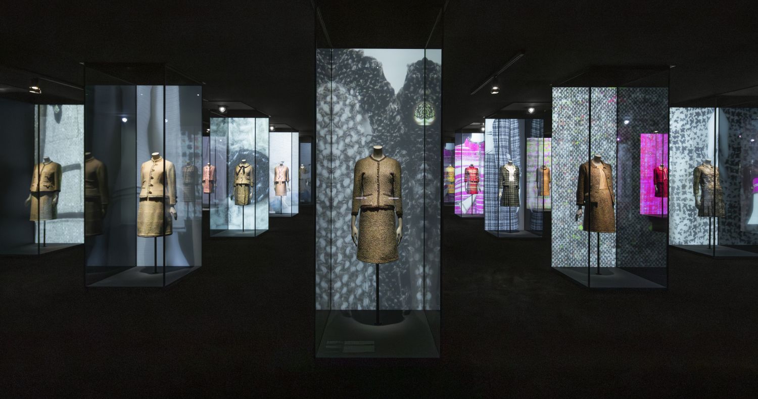 12 Installation view of GABRIELLE CHANEL. FASHION MANIFESTO.jpg