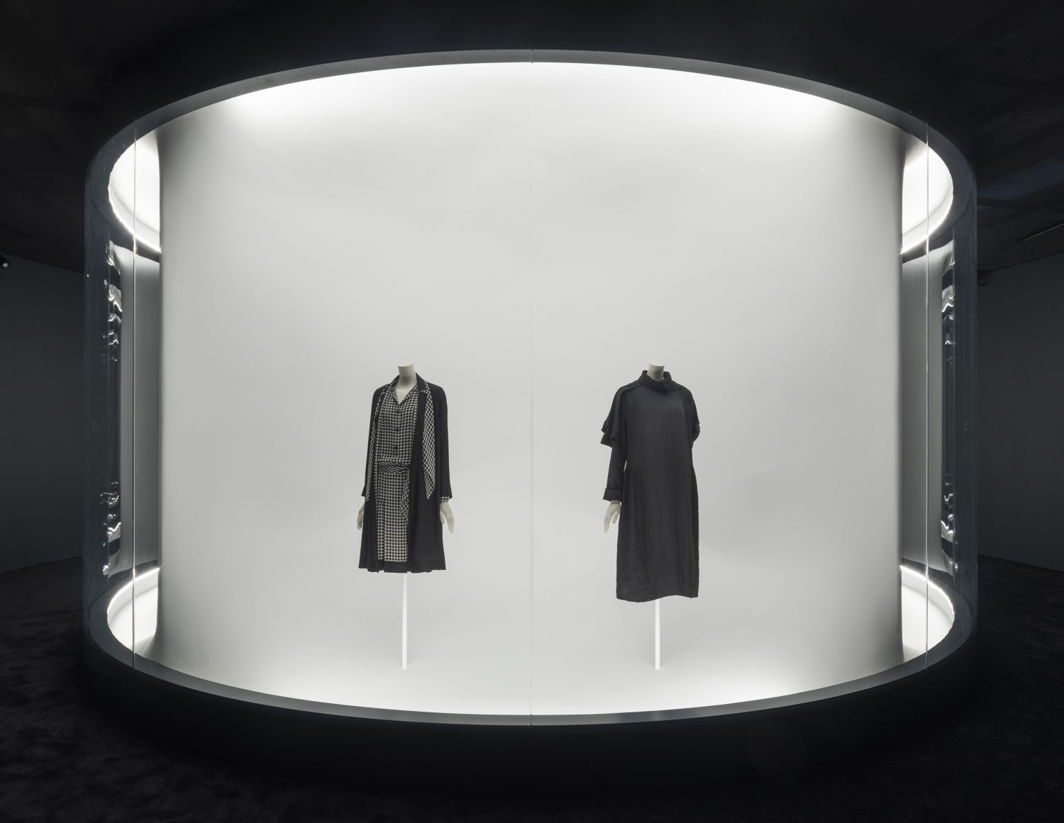 04 Installation view of GABRIELLE CHANEL. FASHION MANIFESTO.jpg