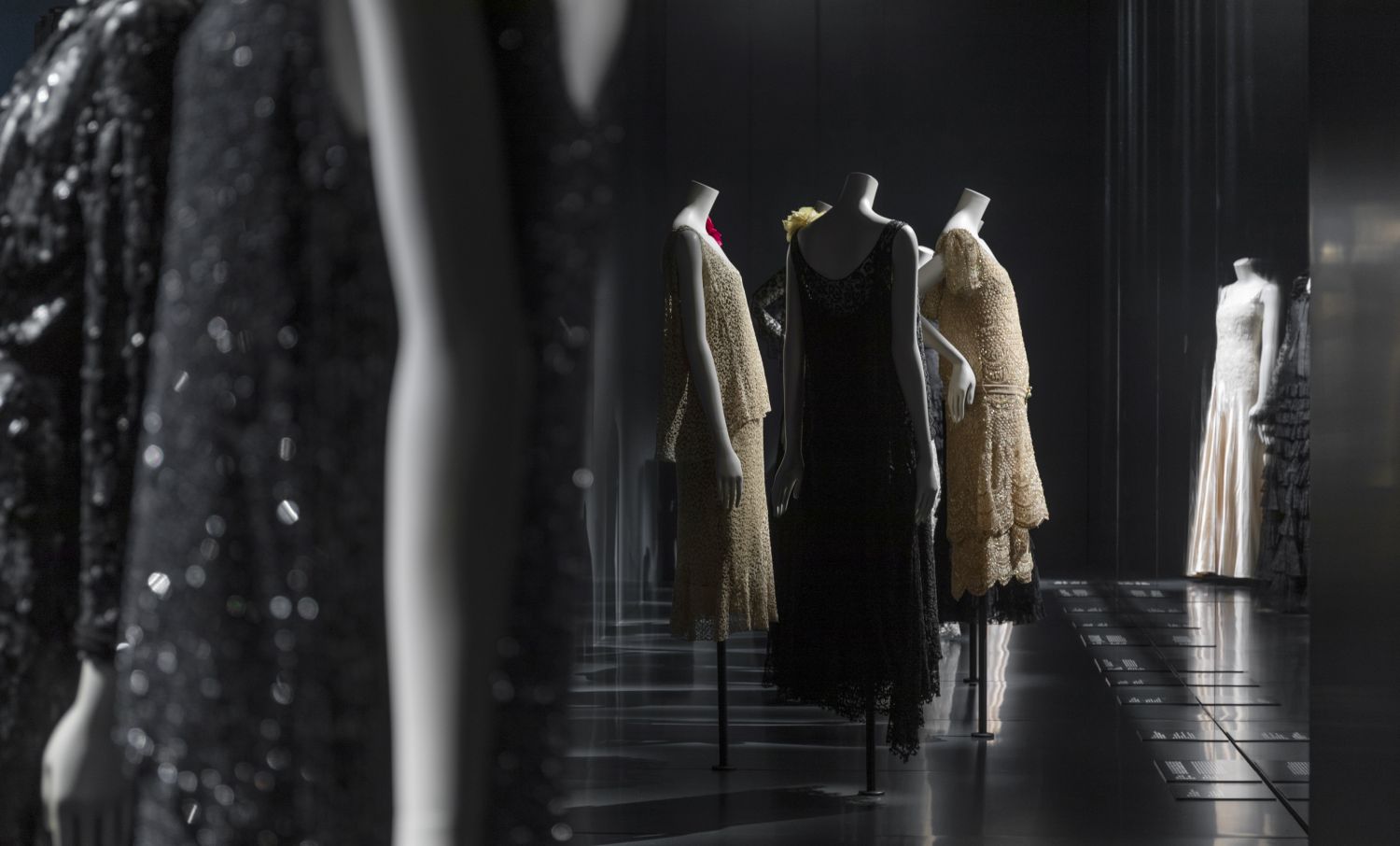 07 Installation view of GABRIELLE CHANEL. FASHION MANIFESTO.jpg