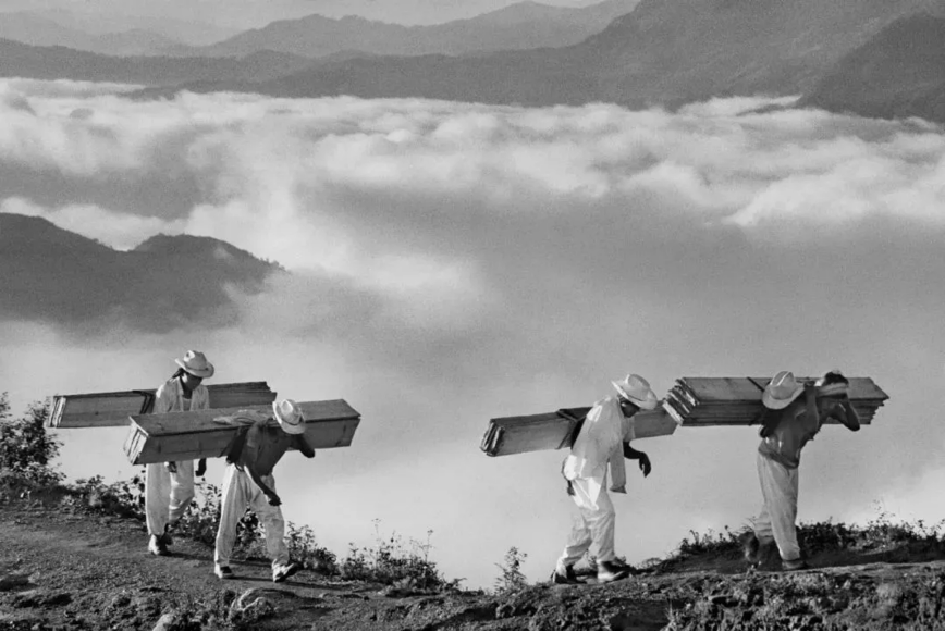 Transporting timber to a village in the eastern part of Madre de Dios, near Hualtla de Jimenez, 1980 © Sebastião Salgado.png