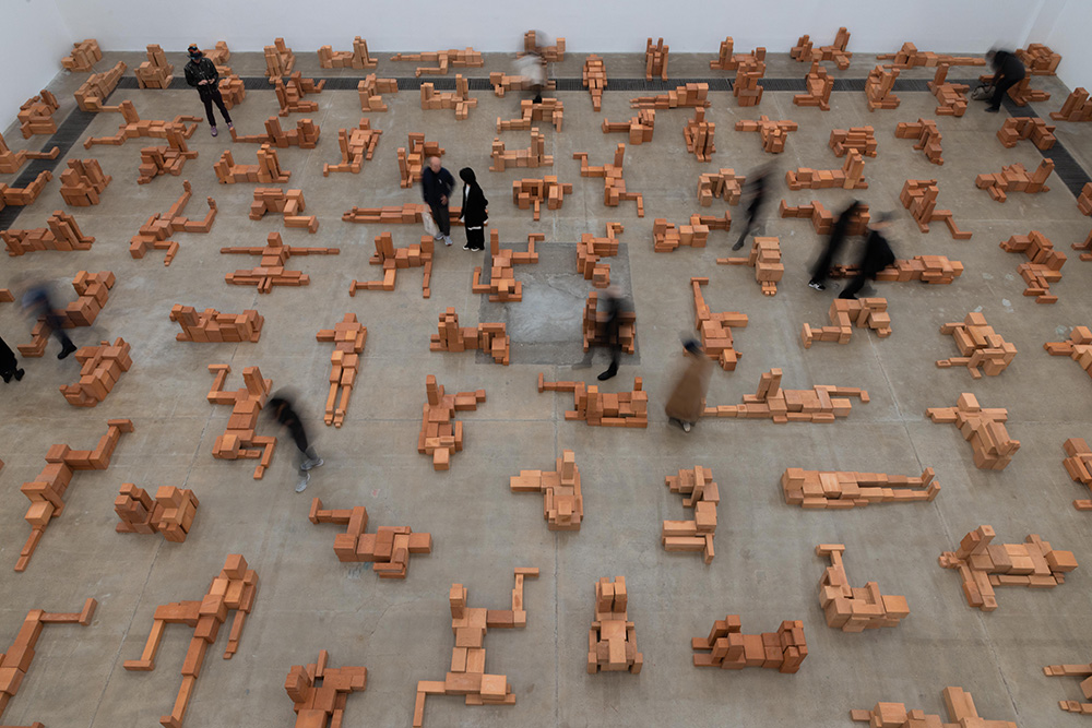 04 Antony Gormley - Body Buildings, Galleria Continua, Beijing, China 2024–25. Resting Place II, 2024, terracotta, 132 figures, dimensions variable. Photograph by Huang Shaoli..jpg