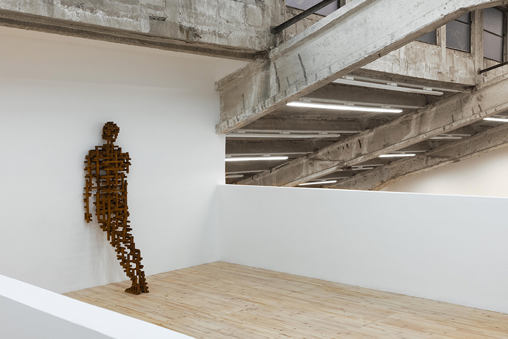 09 Antony Gormley - Body Buildings, Galleria Continua, Beijing, China 2024–25. Buttress, 2023, cast iron, 176.8 x 54.5 x 67.2 cm. Photograph by Huang Shaoli..jpg